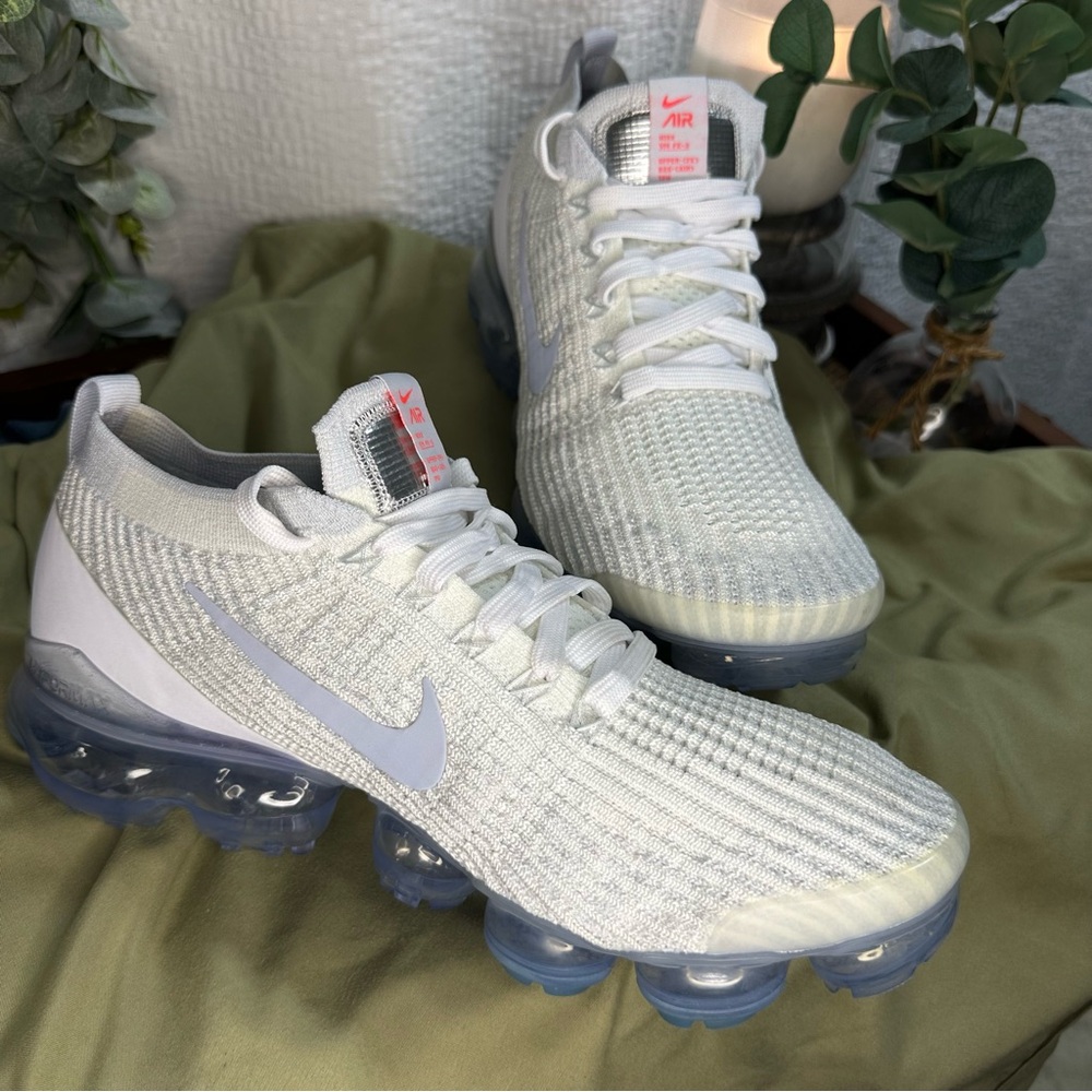 NWOB Nike Air VM FK-3 White and Silver Sneakers CW5643-100 Size 10